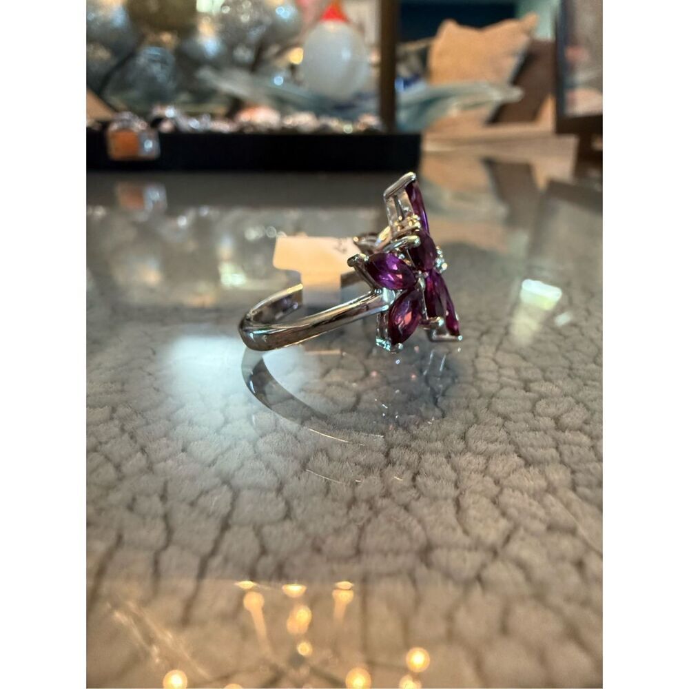 Sterling silver and Garnet Flower ring - Picture 2 of 6